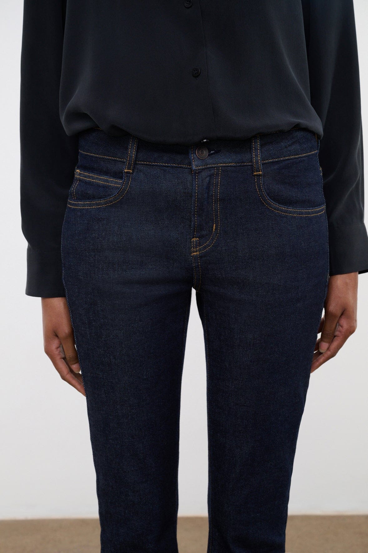 KYLE STRETCH FLARE JEAN | INDIGO - Image 4